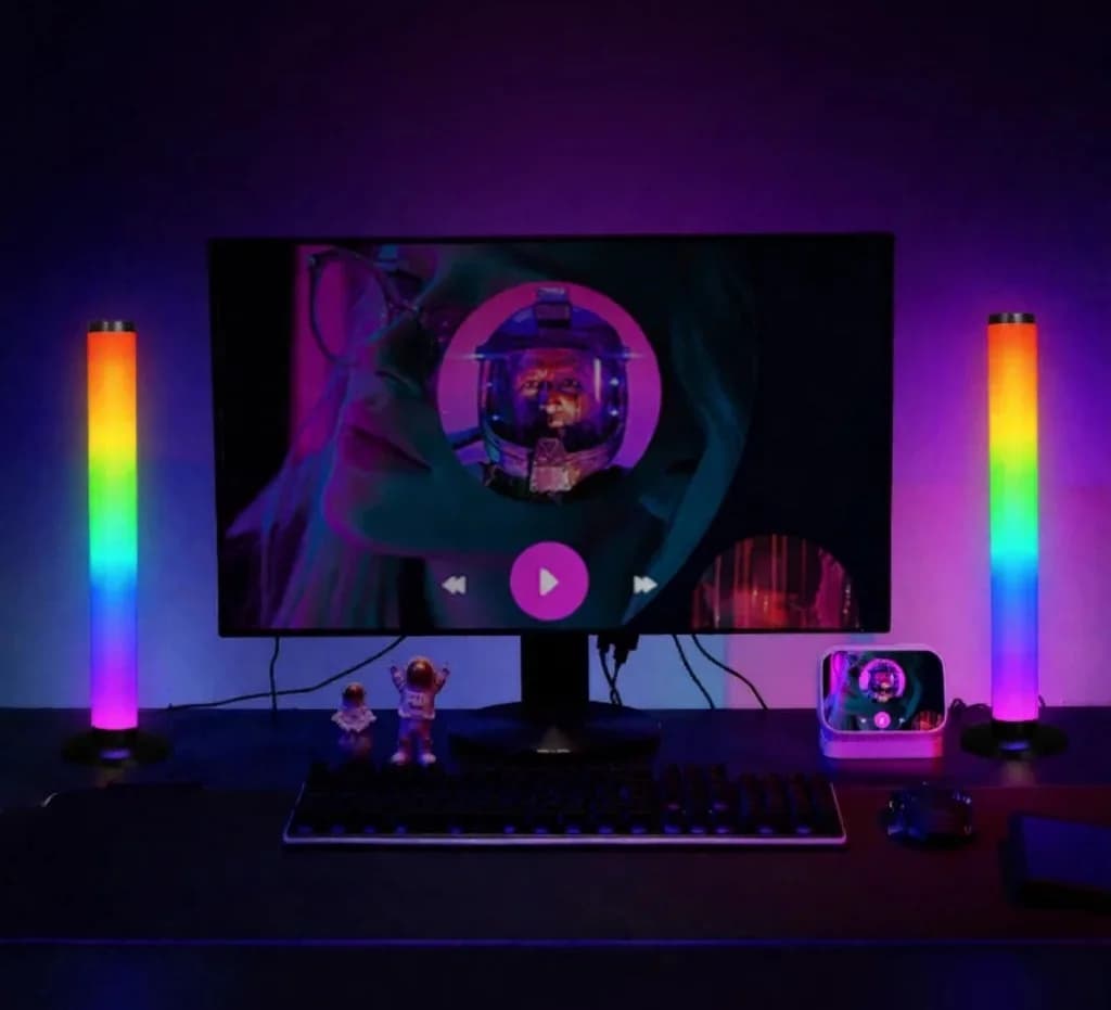 360 laipsnių RGB garso reaktyvi stalinė lempa su programėlės ir nuotolinio valdymo pultelio funkcijomis